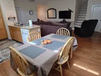 Work, Relax, Explore! 3 Bdrm House with screened in porch in New Bern. - 3つ星