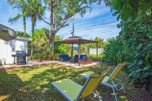 3-Bedrooms-2 Full Baths,  Private Backyard, Mnts to Central Beach & Downtown