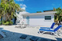 Siesta Key Beach Cottage-Prime Location! Walkable. Luxury Amenities & Comfort!