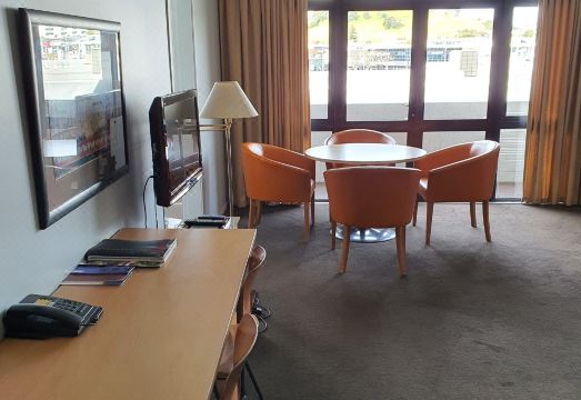 2. 오프 브로드웨이..