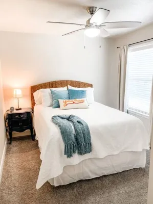 Shaw Haus - Quiet Home & Fun Backyard, Hot Tub, Gazebo