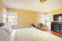 Modern 4-Bedroom House, TV in Bedroom,Big Fence Yard, Pet Stay Free,Lighted Yard - balcony