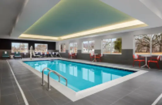 트루 바이 힐튼 오시코시