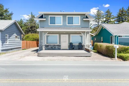 Brand new oceanfront home with amazing views!