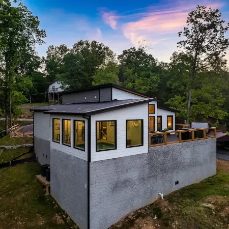 New luxury cabin w/ private pool, hot tub & view!