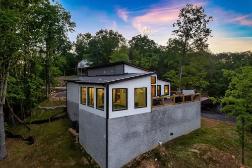 New luxury cabin w/ private pool, hot tub & view!