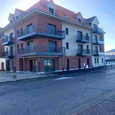 Luxury apartment 100 m from the beach Hotel Exterior