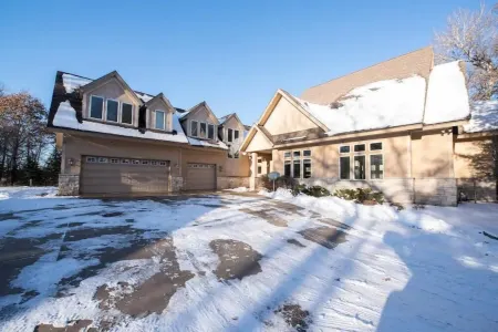 Secluded Spa-cious Retreat 11+3 Отели в г. Блейн