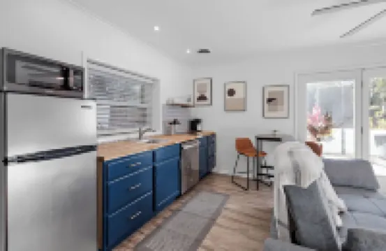 Private Garden Retreat - King Bed - mins TMH + Downtown + FSU!