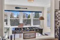 10Minutes walk to beach with Linens + Towels & Game Room