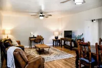 3 Bedroom, 1 Bath rock cottage in Walking Distance to Downtown Alpine
