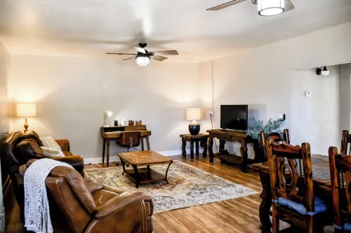 3 Bedroom, 1 Bath rock cottage in Walking Distance to Downtown Alpine