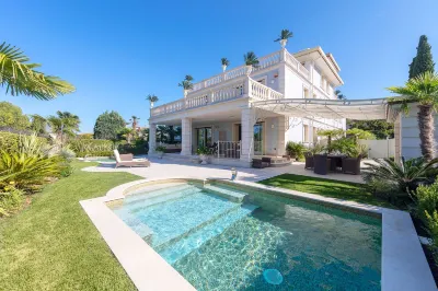 美麗的義大利華麗湖濱卡圖羅A1 Sirmione beach附近的飯店