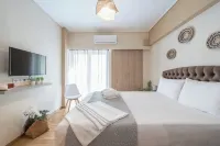 Stylish City Apartment by CloudKeys Hotels in Papagou-Holargos
