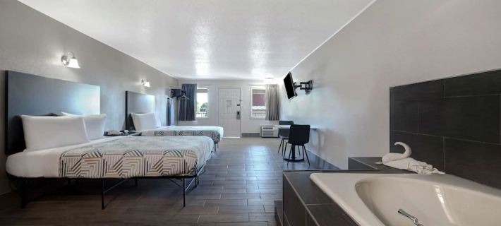 Crestview Inn Hotels in Stone County