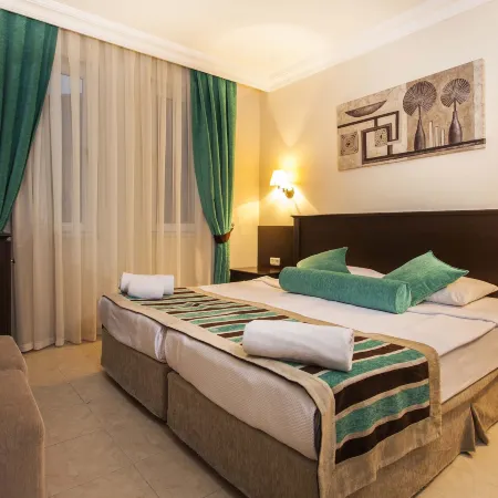 Kleopatra Royal Palm Hotel Отели рядом с достопримечательностью «Cleopatra Beach»