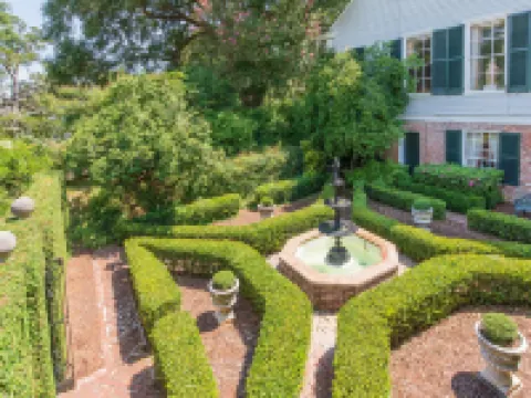 The Burn Bed and Breakfast Hotels in Natchez