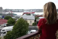The Grand on Macfie - Mountain view