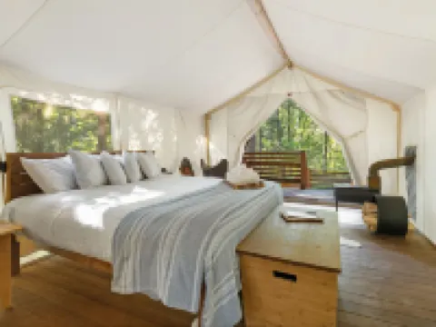 Under Canvas Glacier Hotels in Coram