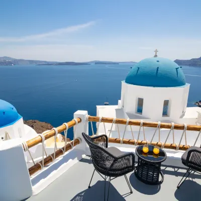 Luxus VIP Suites Hotels near Oia Caldera