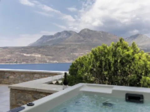 Trapela Limeni Luxury Suites Hotels in Itilo