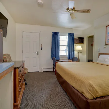 Brookside Inn & Cottages