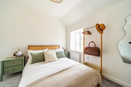 Newport Ship s Nook Cozy Hideaway