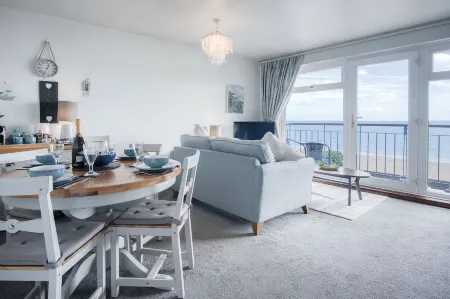 17 Beach Court - 2 Bed Apartment - Saundersfoot