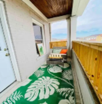 Espresso Maker & Modern Decor by Arena, University, Hospitals ハンティントンのホテル