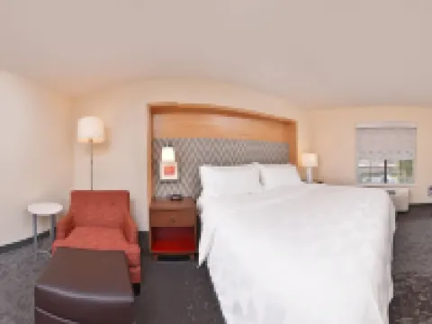 Holiday Inn & Suites RALEIGH-CARY (I-40 @WALNUT ST) by IHG โรงแรมในแครี