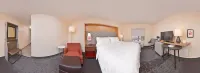 Holiday Inn & Suites Raleigh-Cary (I-40 @Walnut St) Hotel a Cary