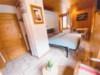 Studio Cosy au Centre du Village Hotels near Col des Vignettes