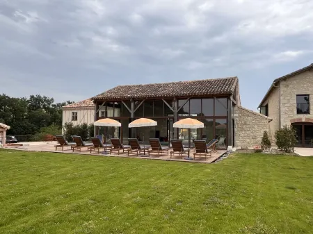 Gîte l'Etable - Domaine Lassalle Saint-créac Отели в г. Лектур