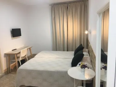 Hostal Residencia Cardona Hotels in San Bartolome
