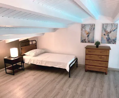 Cozy One-Bedroom & Mezzanine Apartment