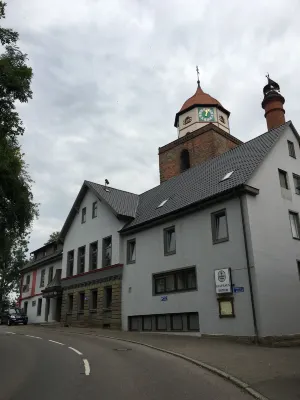 Gasthaus Römer Hotel dekat Weiherstadion