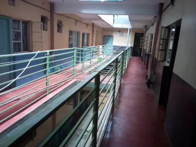 Kyeni Hotel Отели в г. 