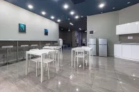 CAPS LOCK Future Hotel - breakfast