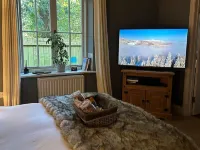 Stonehenge Cottages Hotels in Woodford
