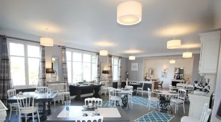 Logis Hôtel Au Clos Paillé Отели в г. Йзёр-Сюр-Крёз