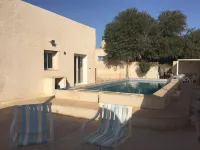 Independent Villa with Private Pool, Covered Parking Hotels in Ghizen