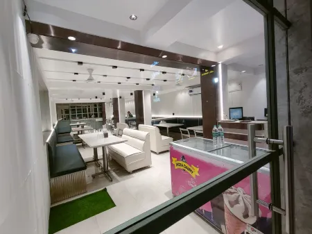 HOTEL ANAND PALACE Отели рядом с достопримечательностью «Bahia el Aguila»