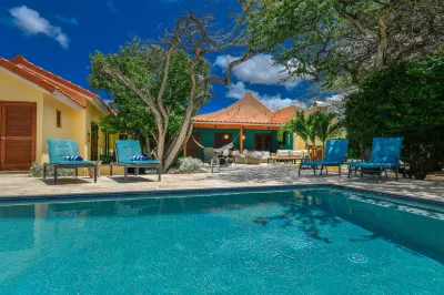 Secluded Villa with Pool3Min to Beachfree Utilities