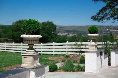 Llechwen Hall Отели в г. Лланбрадч энд Пулипант