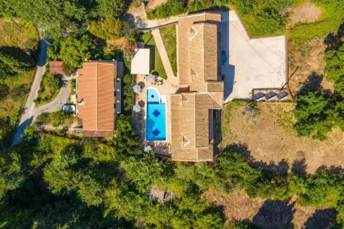 Bella de Lux Apts Hotels in Feakes