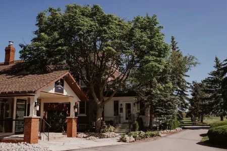 Hessenland Inn & Schatz Winery Отели в г. Бейфилд