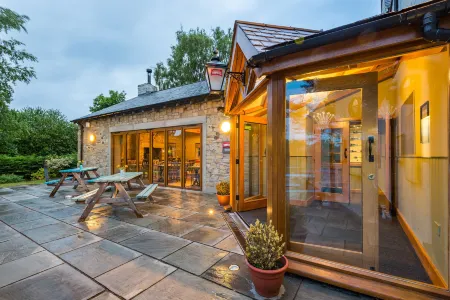 The Queens Отели рядом с достопримечательностью «University of Cumbria»