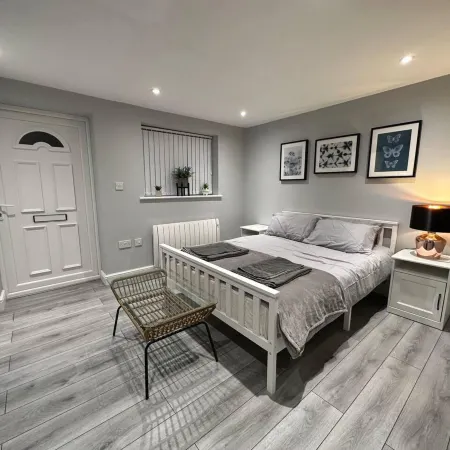 Studio - Sleeps 2 - Parking - Wifi