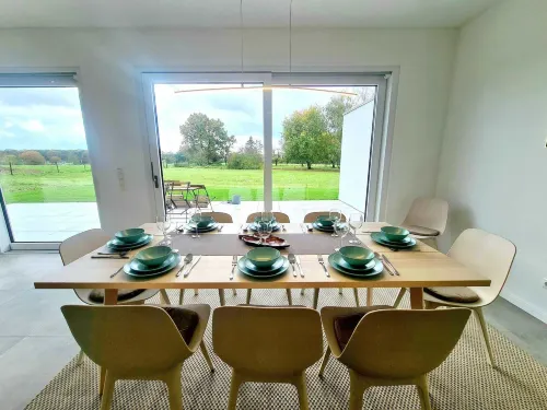 Spacious & Luxurious 5 Bedrooms House - 2-Star