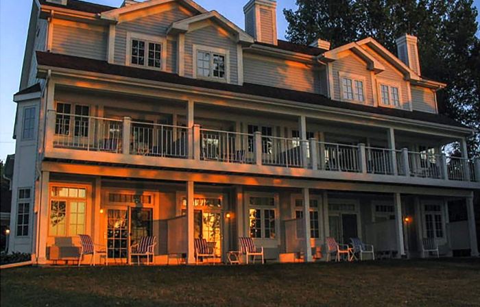 The Sand Hill Inn